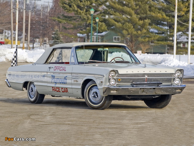 Plymouth Sport Fury Convertible Indy 500 Pace Car (P45) 1965 photos (640 x 480)