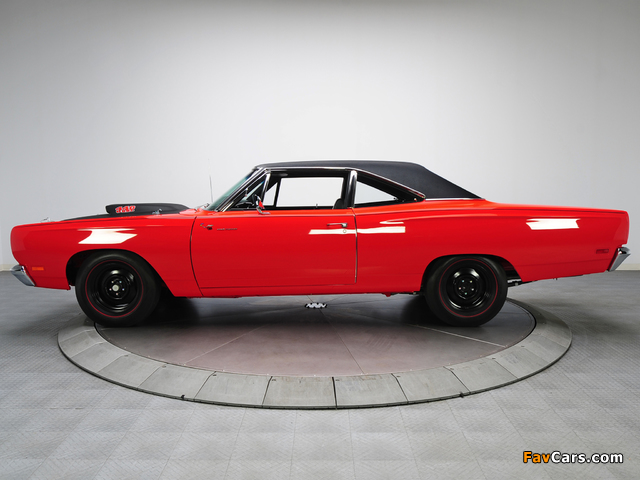 Plymouth Road Runner 440+6 Coupe (RM21) 1969 pictures (640 x 480)