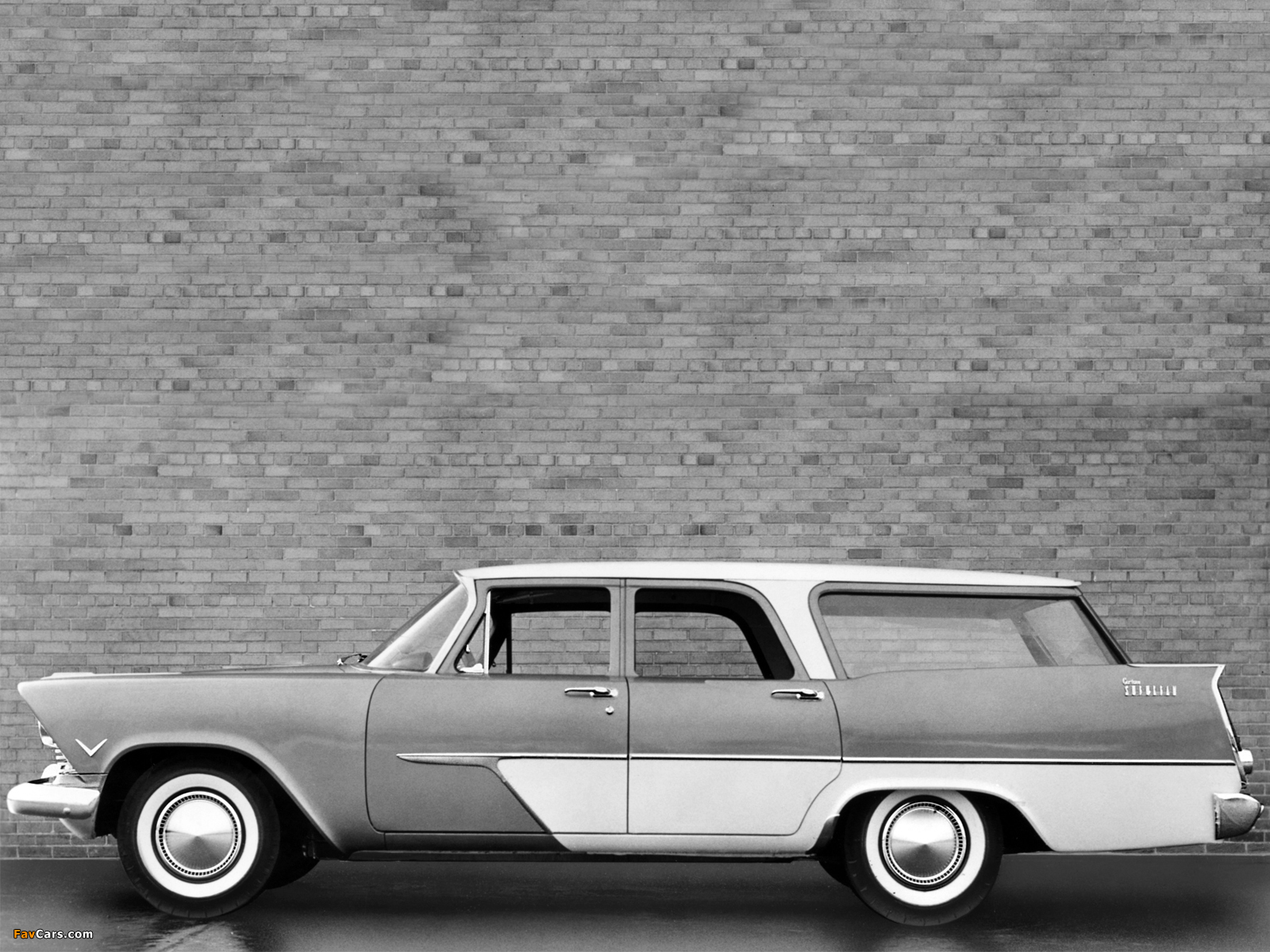 Plymouth Custom Suburban 4-door 1957 wallpapers (1600 x 1200)