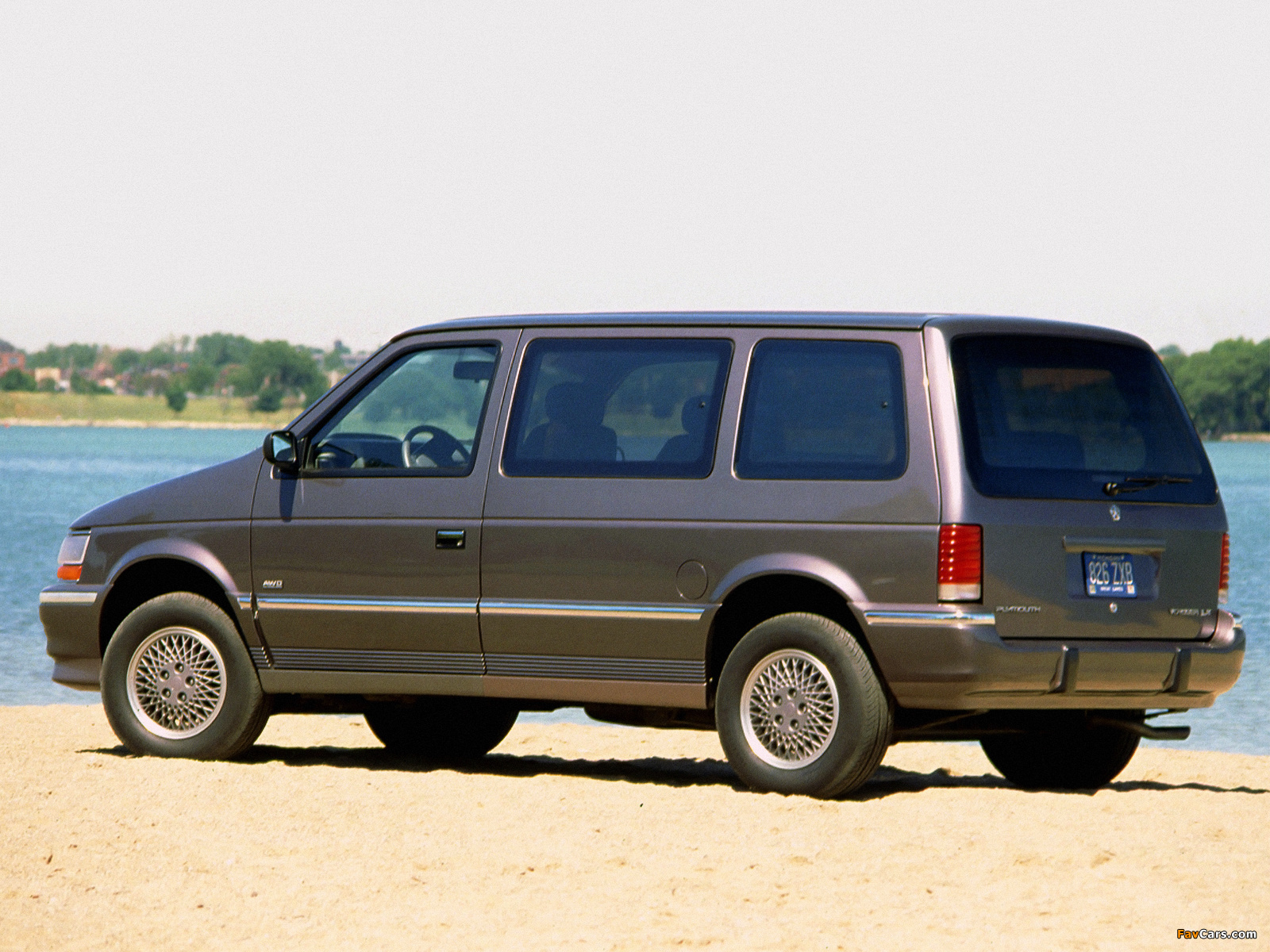 Images of Plymouth Voyager 1991–95 (1600 x 1200)