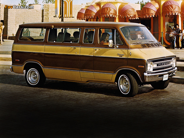 Photos of Plymouth Voyager Sport 1977 (640 x 480)