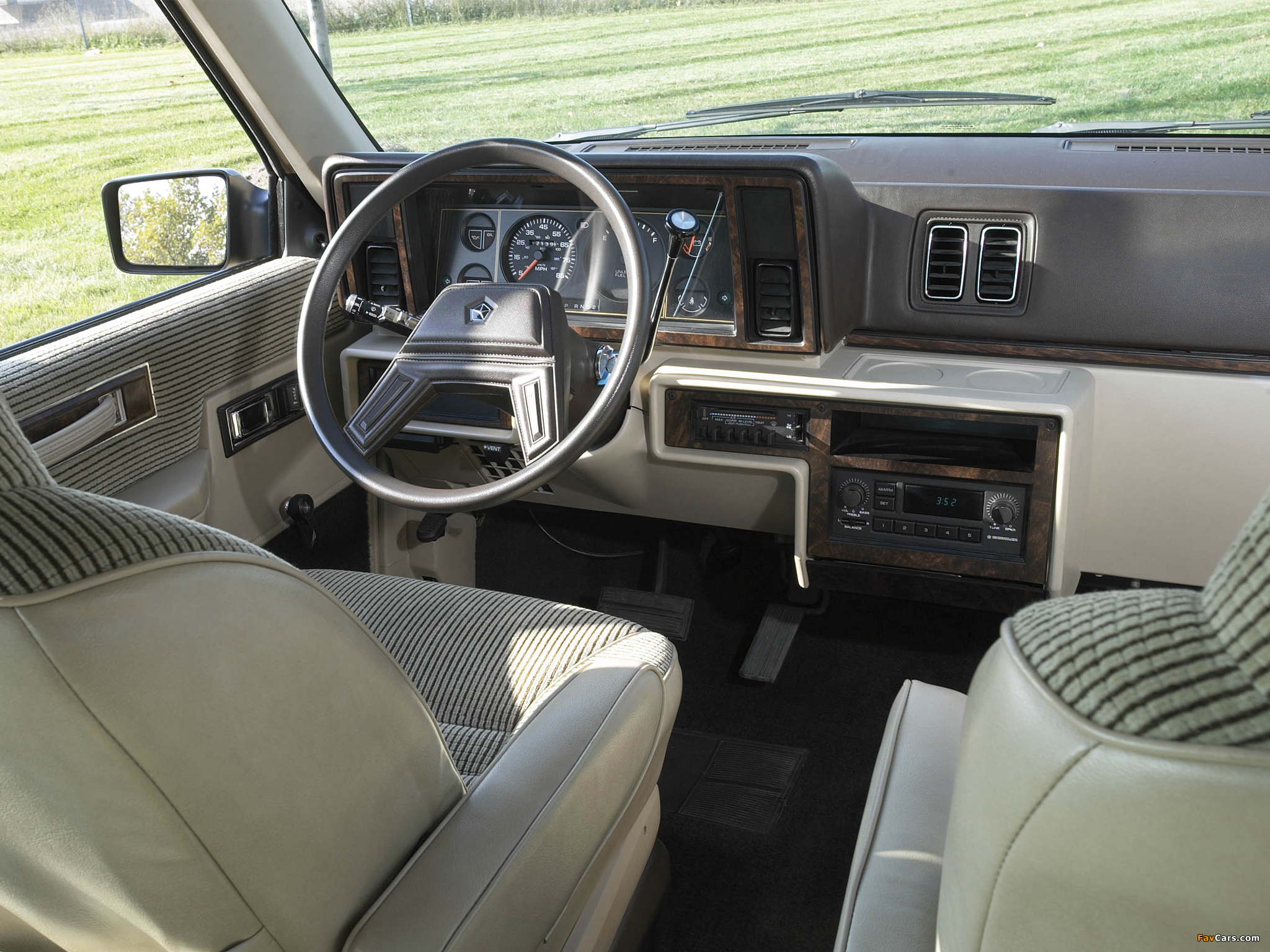 Photos of Plymouth Voyager 1984–87 (2048 x 1536)
