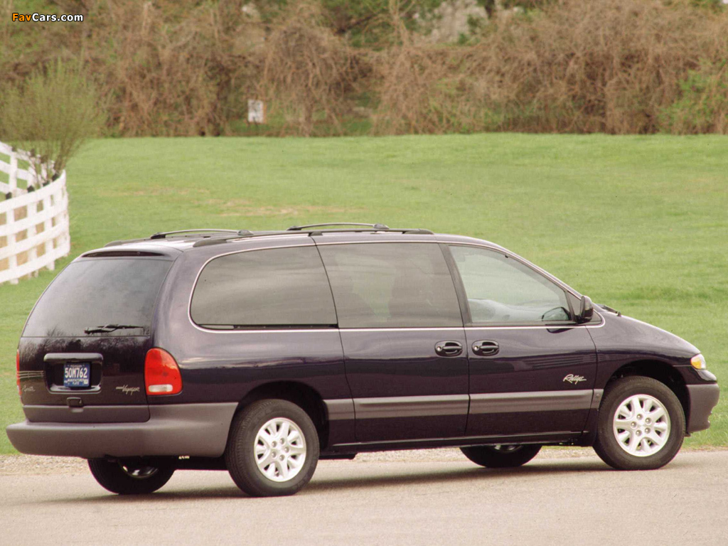 Photos of Plymouth Grand Voyager 1995–2000 (1024 x 768)