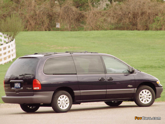 Photos of Plymouth Grand Voyager 1995–2000 (640 x 480)