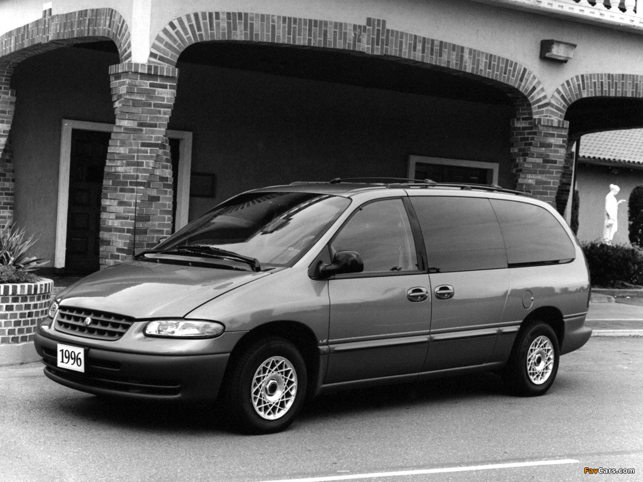 Photos of Plymouth Grand Voyager 1995–2000 (1280 x 960)