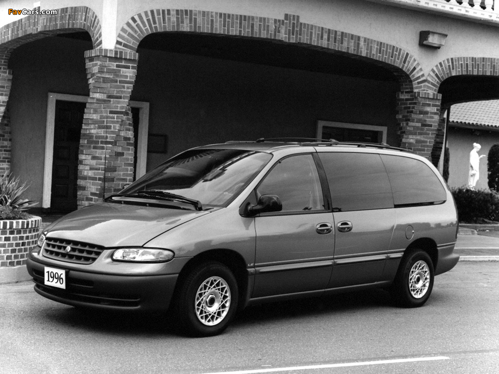 Photos of Plymouth Grand Voyager 1995–2000 (1024 x 768)