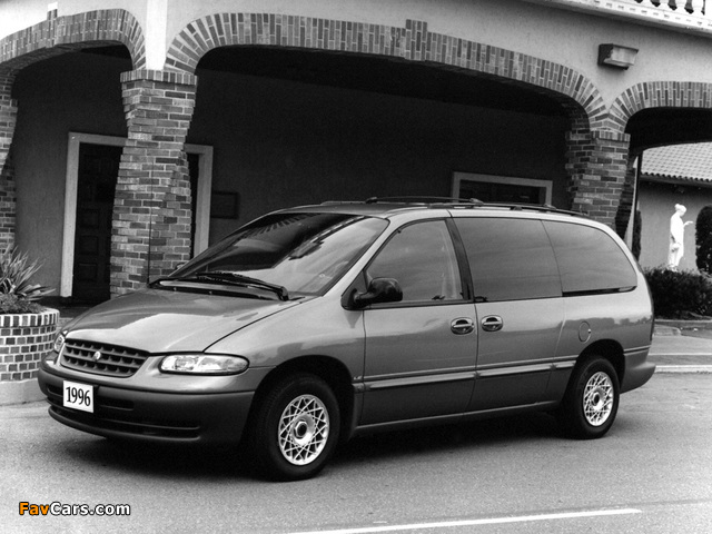 Photos of Plymouth Grand Voyager 1995–2000 (640 x 480)