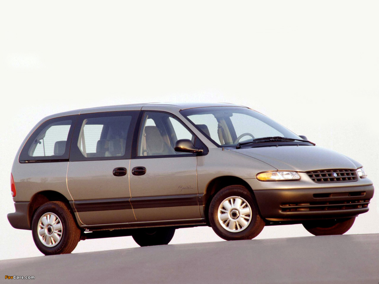 Pictures of Plymouth Voyager 1995–2000 (1280 x 960)