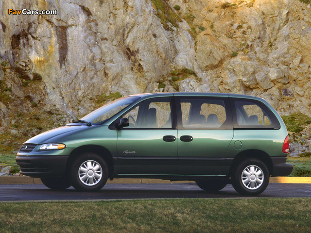 Plymouth Voyager 1995–2000 pictures (640 x 480)