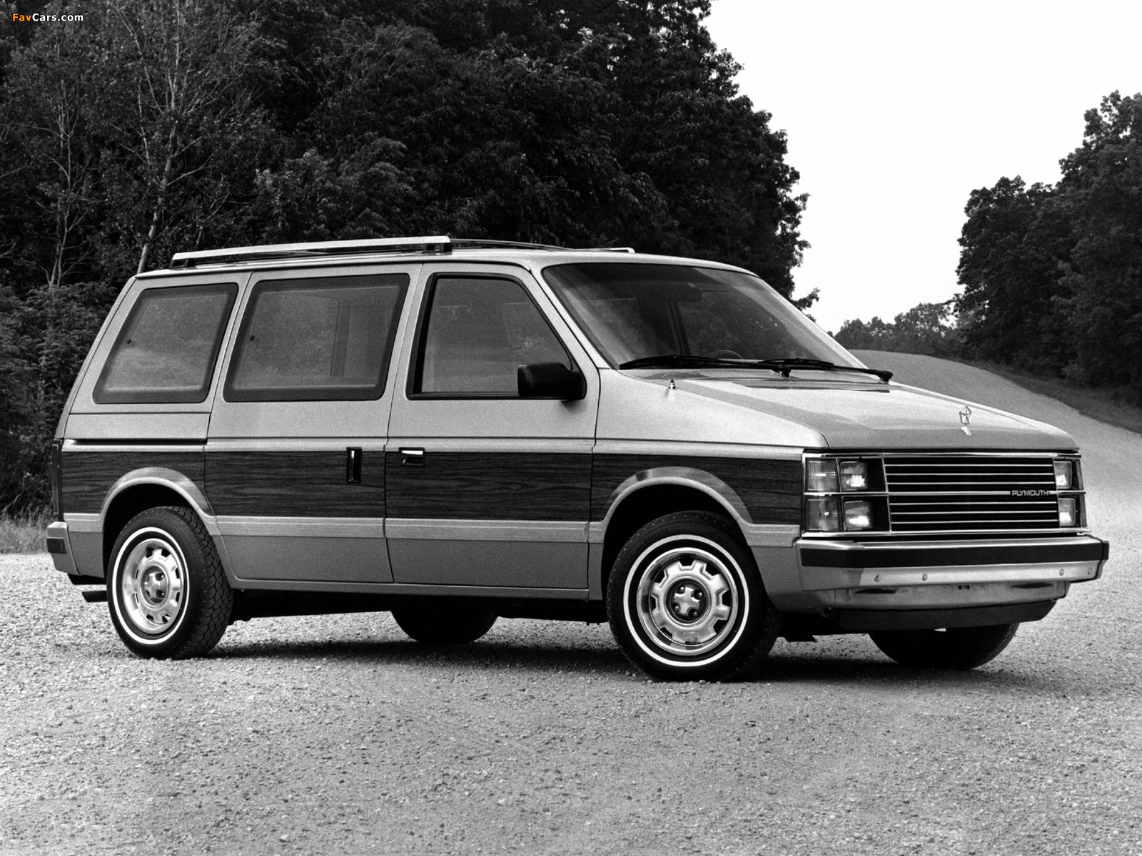 Plymouth Voyager 1984–87 wallpapers (1600 x 1200)