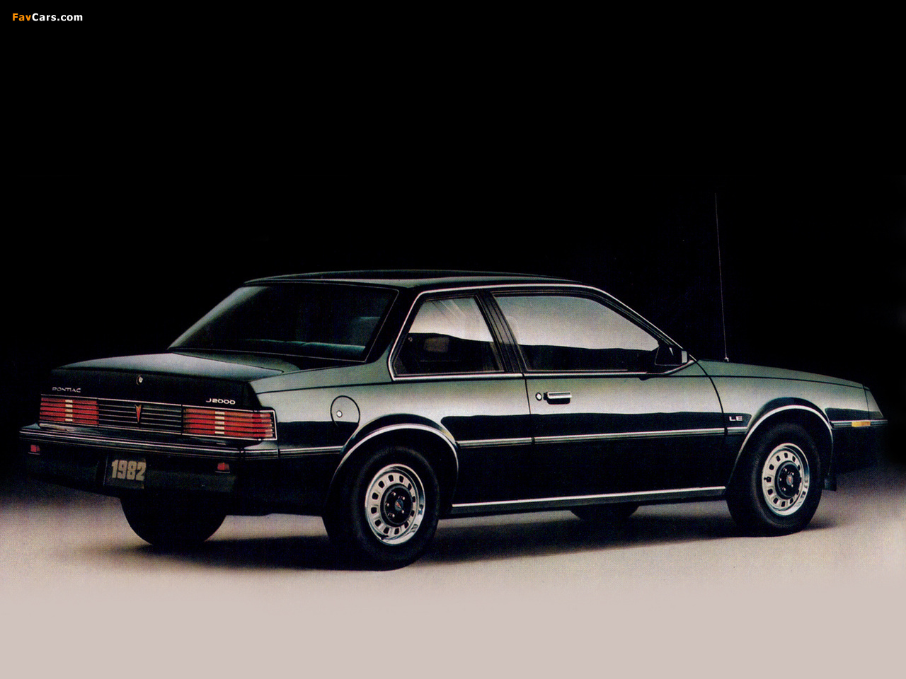 Photos of Pontiac J2000 LE Coupe (C27) 1982 (1280 x 960)
