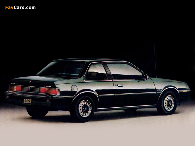 Photos of Pontiac J2000 LE Coupe (C27) 1982 (640 x 480)