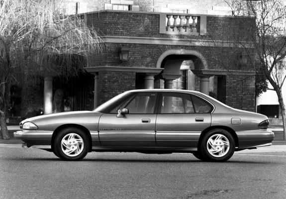 Images of Pontiac Bonneville SE 1992–95