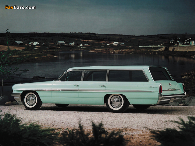 Photos of Pontiac Bonneville Custom Safari (2735) 1961 (640 x 480)