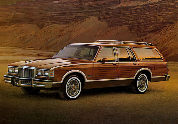 Photos of Pontiac Bonneville Safari 1980