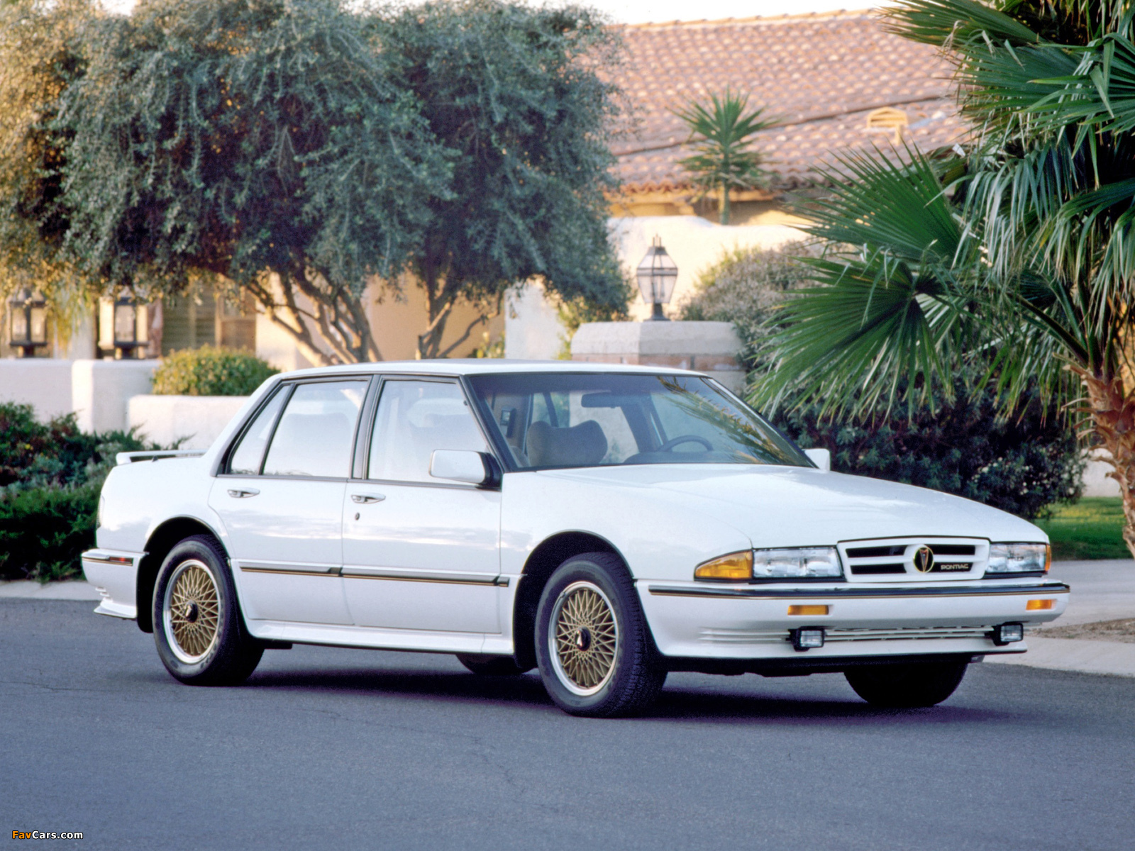 Pictures of Pontiac Bonneville SSE 1987–91 (1600 x 1200)