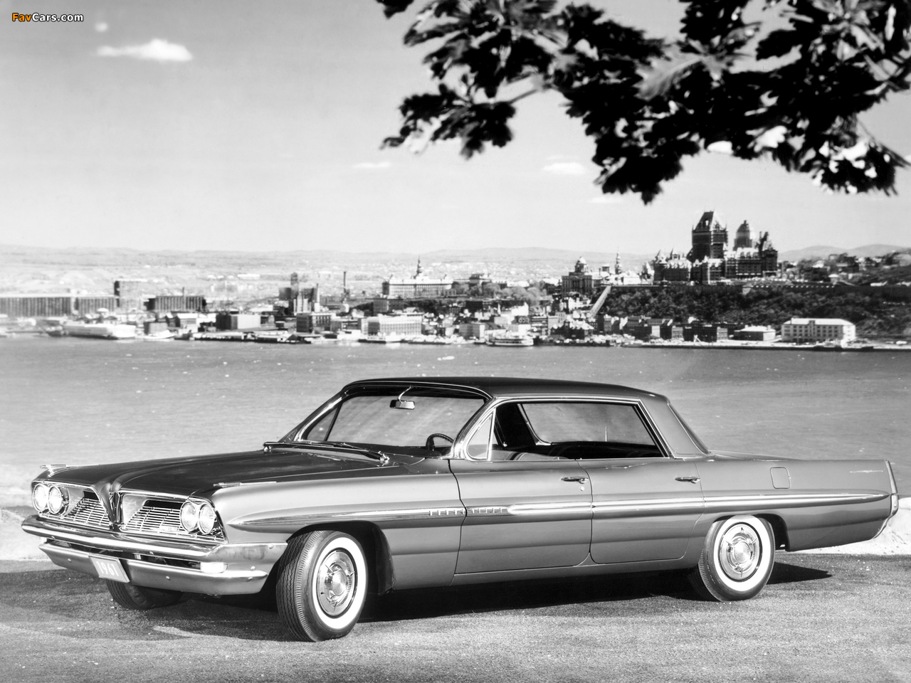 Pontiac Bonneville Vista Hardtop Sedan (2839) 1961 pictures (1280 x 960)