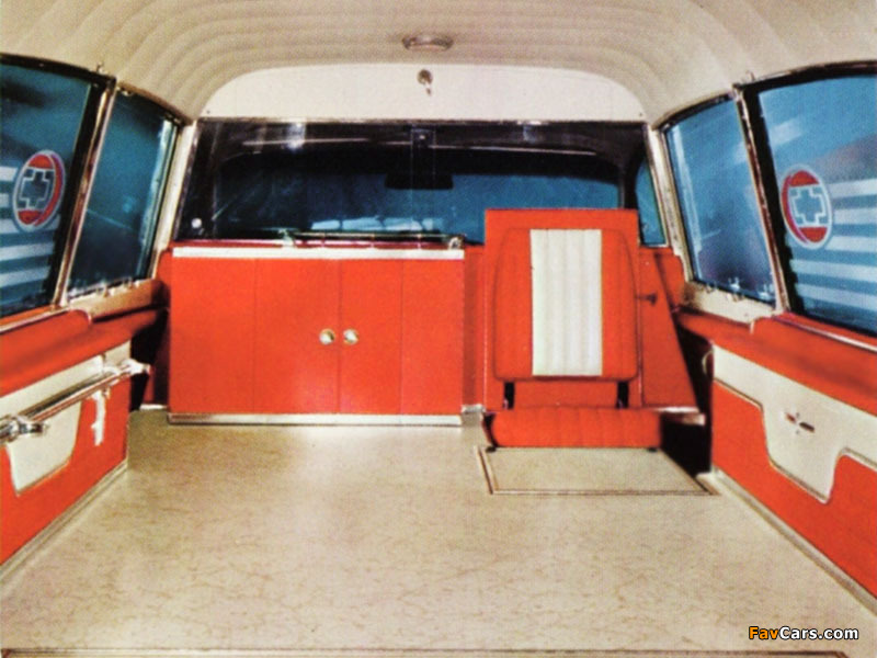 Pontiac Bonneville Ambulance by Superior 1964 pictures (800 x 600)