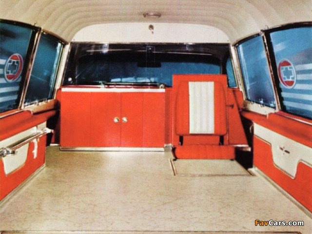Pontiac Bonneville Ambulance by Superior 1964 pictures (640 x 480)