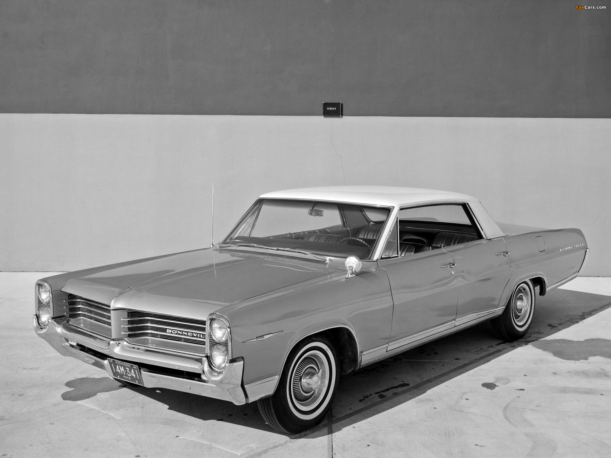 Pontiac Bonneville Hardtop Sedan (2839) 1964 wallpapers (2048 x 1536)
