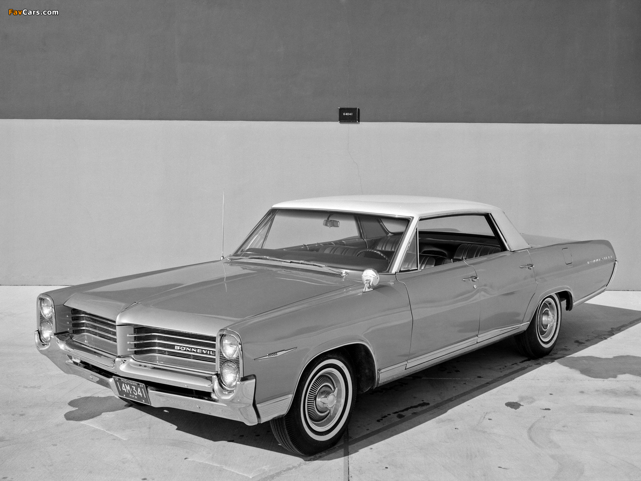 Pontiac Bonneville Hardtop Sedan (2839) 1964 wallpapers (1280 x 960)