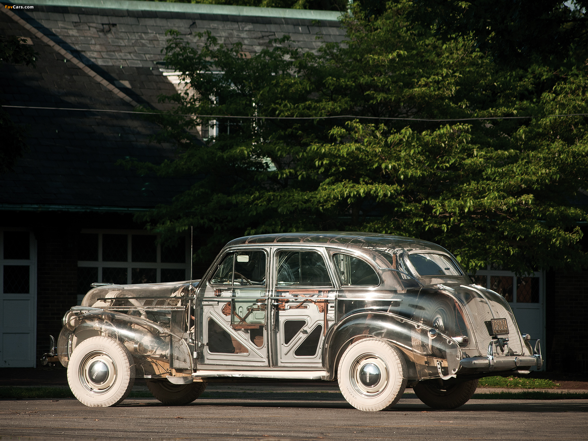 Photos of Pontiac Deluxe Six Transparent Display Car 1940 (2048 x 1536)