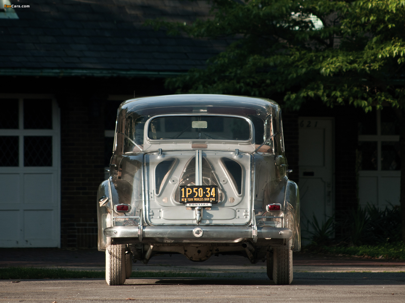 Pictures of Pontiac Deluxe Six Transparent Display Car 1940 (1600 x 1200)