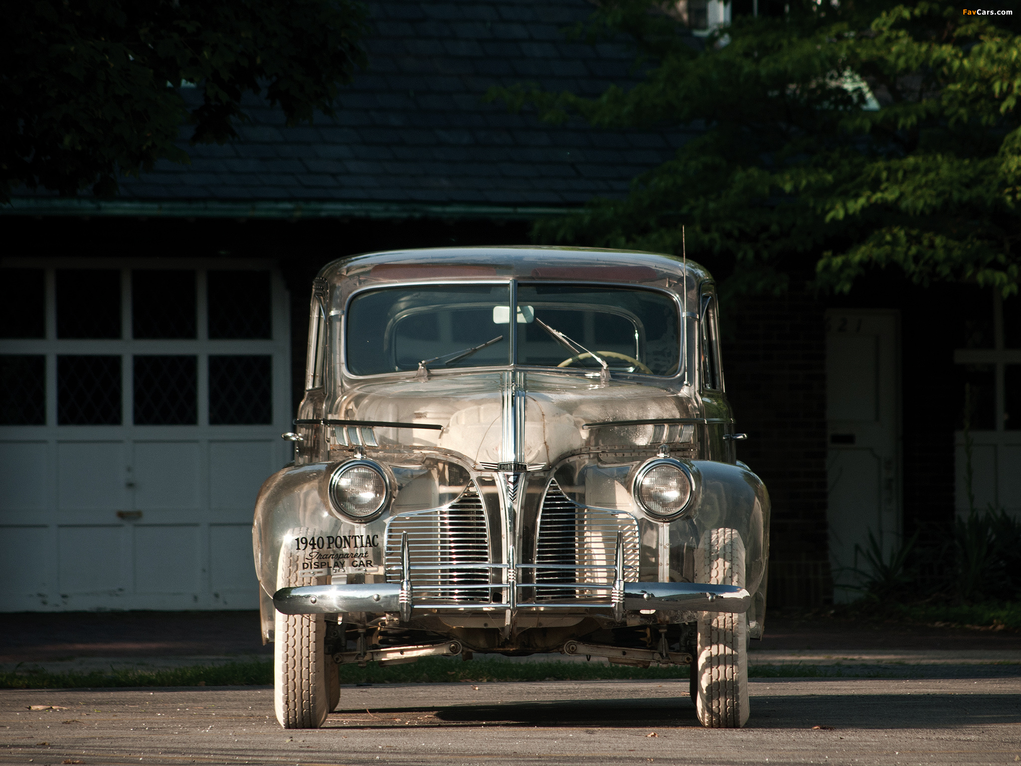 Pontiac Deluxe Six Transparent Display Car 1940 pictures (2048 x 1536)