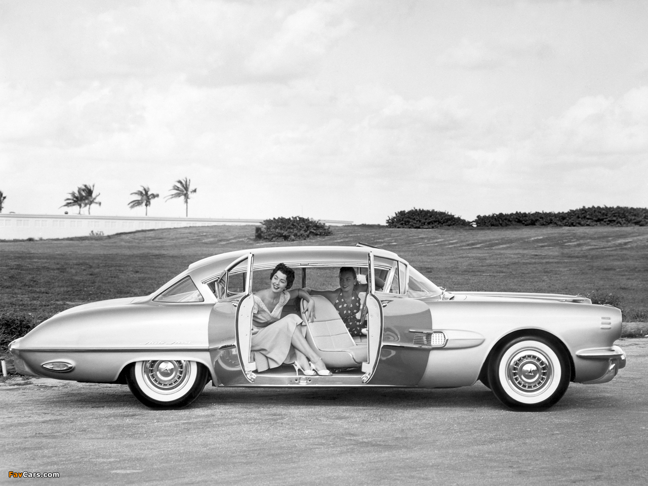 Pontiac Strato Streak Concept Car 1954 photos (1280 x 960)