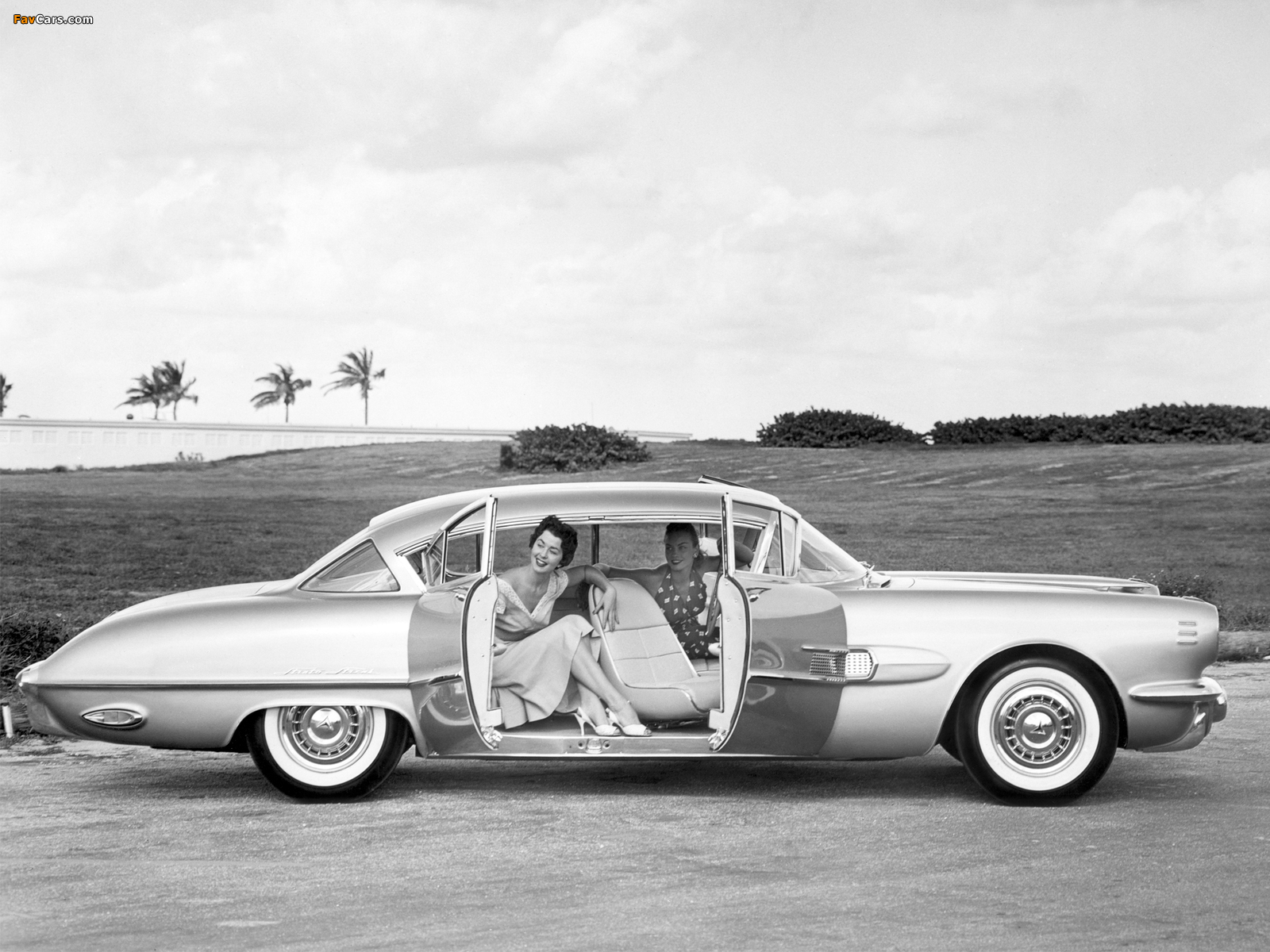 Pontiac Strato Streak Concept Car 1954 photos (1600 x 1200)