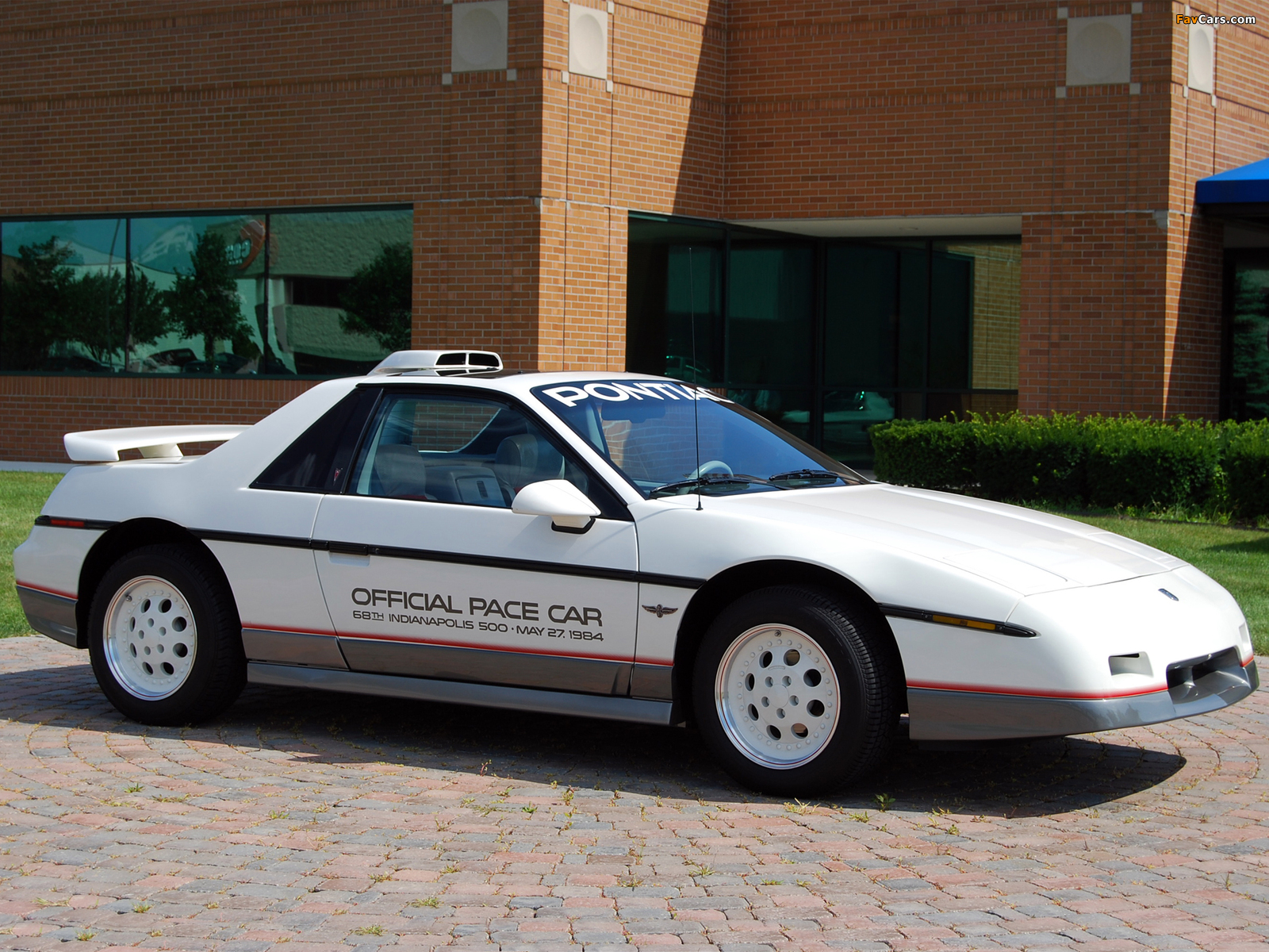 Pictures of Pontiac Fiero Indy 500 Pace Car 1984 (1600 x 1200)