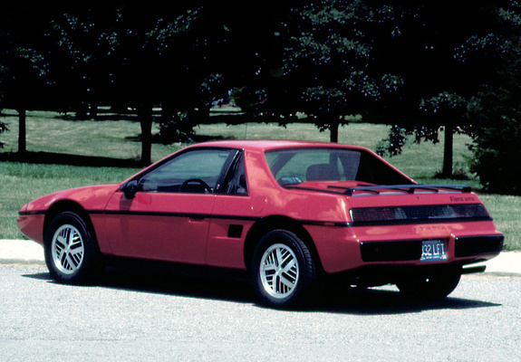 Pontiac Fiero 1984–88 photos