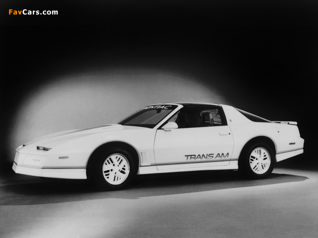 Images of Pontiac Firebird Trans Am 1983–85 (640 x 480)