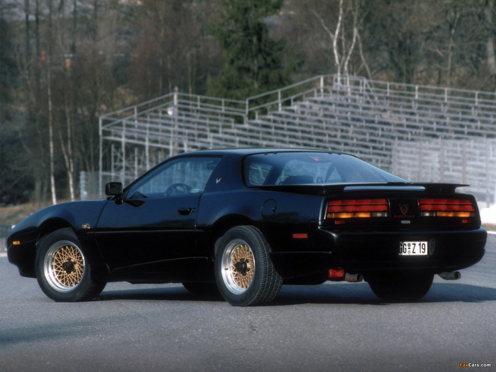 Images of Pontiac Firebird Trans Am GTA 1991–92 (1600 x 1200)