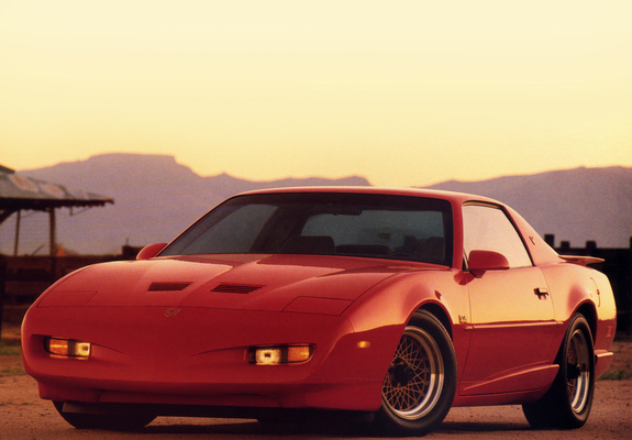 Images of Pontiac Firebird Trans Am GTA 1991–92