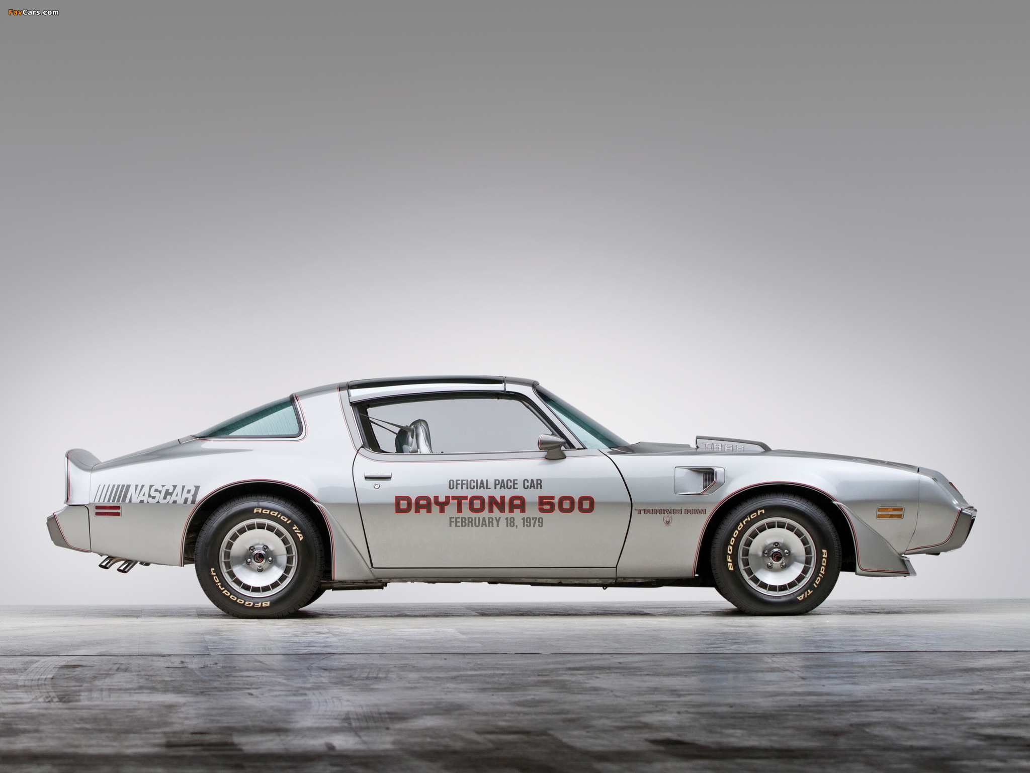 Photos of Pontiac Firebird Trans Am T/A 6.6 L78 10th Anniversary Daytona 500 Pace Car 1979 (2048 x 1536)