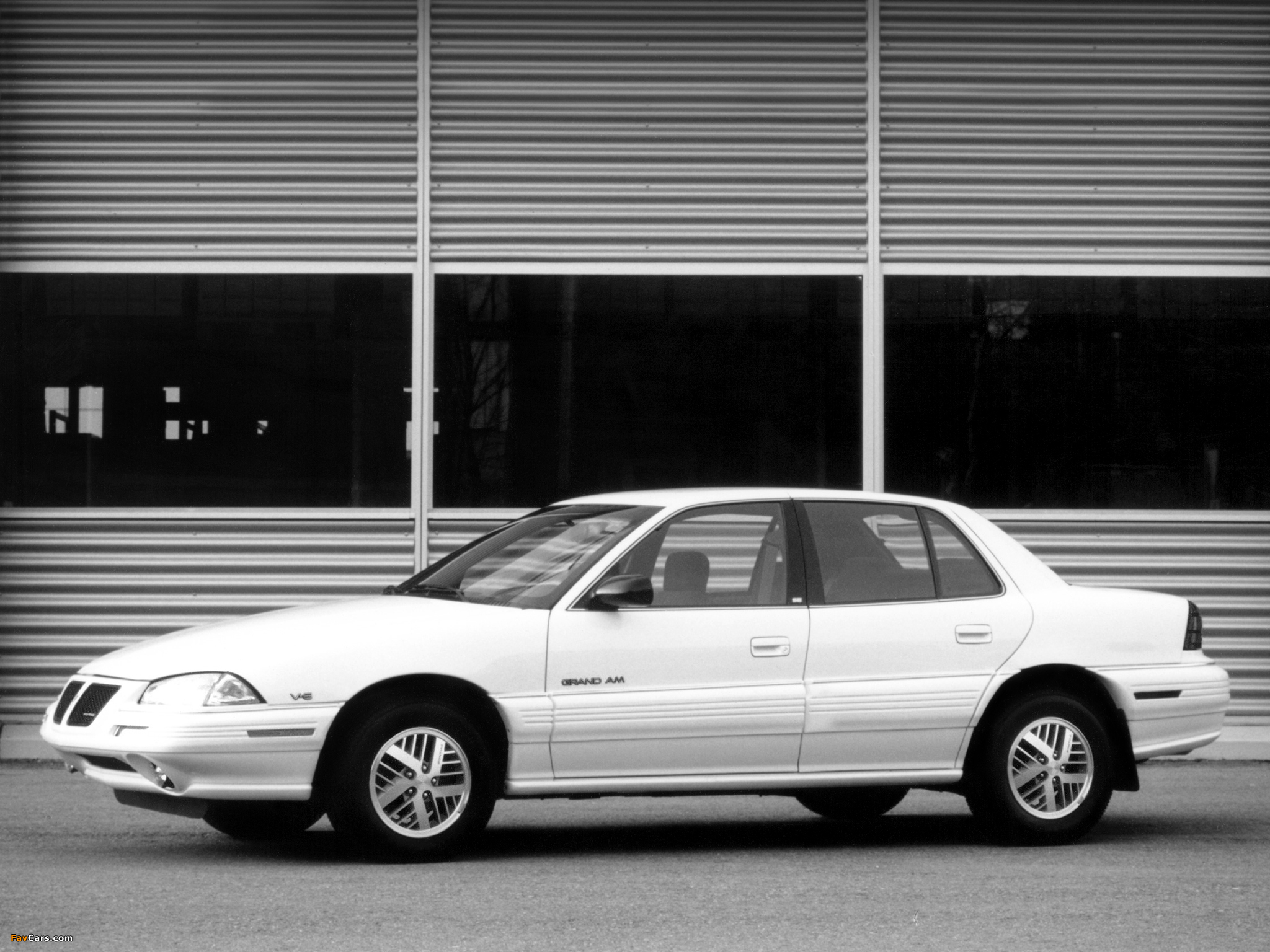 Pontiac Grand Am Sedan 1992–95 wallpapers (2048 x 1536)