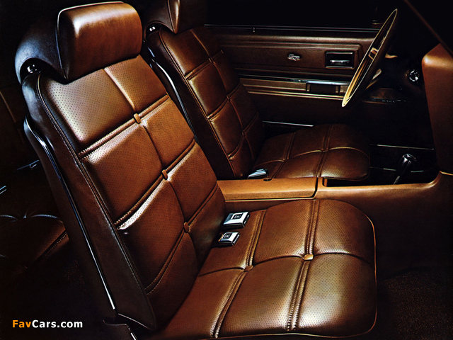 Pontiac Grand Prix 2-door Hardtop Coupe (2K57) 1972 images (640 x 480)