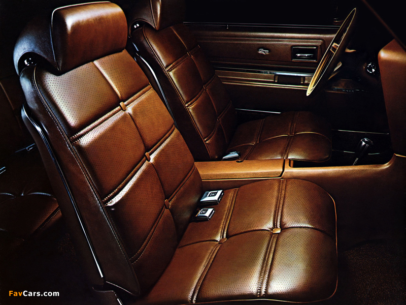 Pontiac Grand Prix 2-door Hardtop Coupe (2K57) 1972 images (800 x 600)