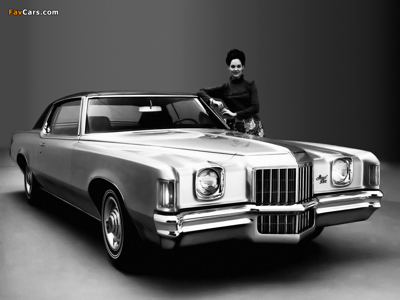 Pontiac Grand Prix 2-door Hardtop Coupe (2K57) 1972 photos (800 x 600)