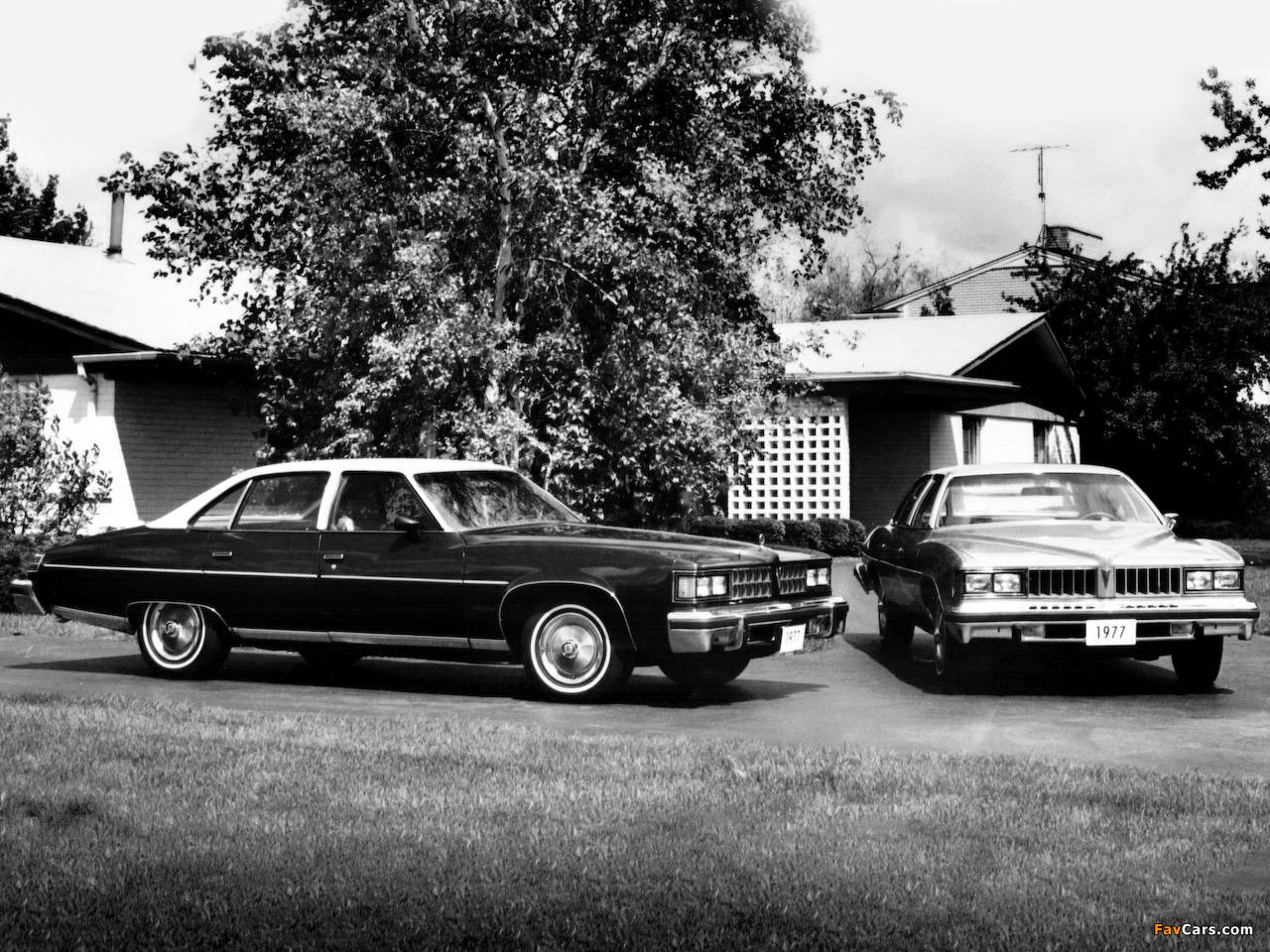 Pontiac Grand LeMans 4-door Sedan & LeMans 4-door Hardtop Sedan 1977 pictures (1280 x 960)