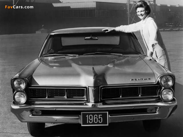 Images of Pontiac Parisienne Custom Sport Hardtop Coupe 1965 (640 x 480)