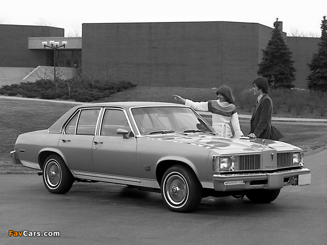 Pontiac Phoenix Sedan (X69) 1977 photos (640 x 480)