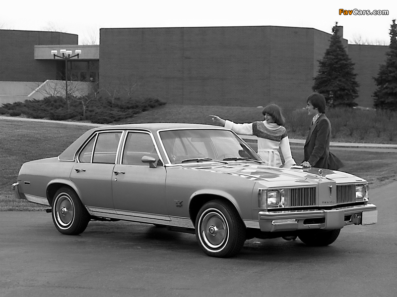 Pontiac Phoenix Sedan (X69) 1977 photos (800 x 600)