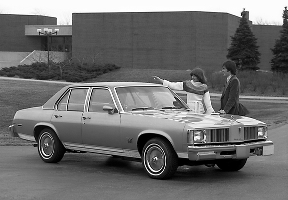 Pontiac Phoenix Sedan (X69) 1977 photos