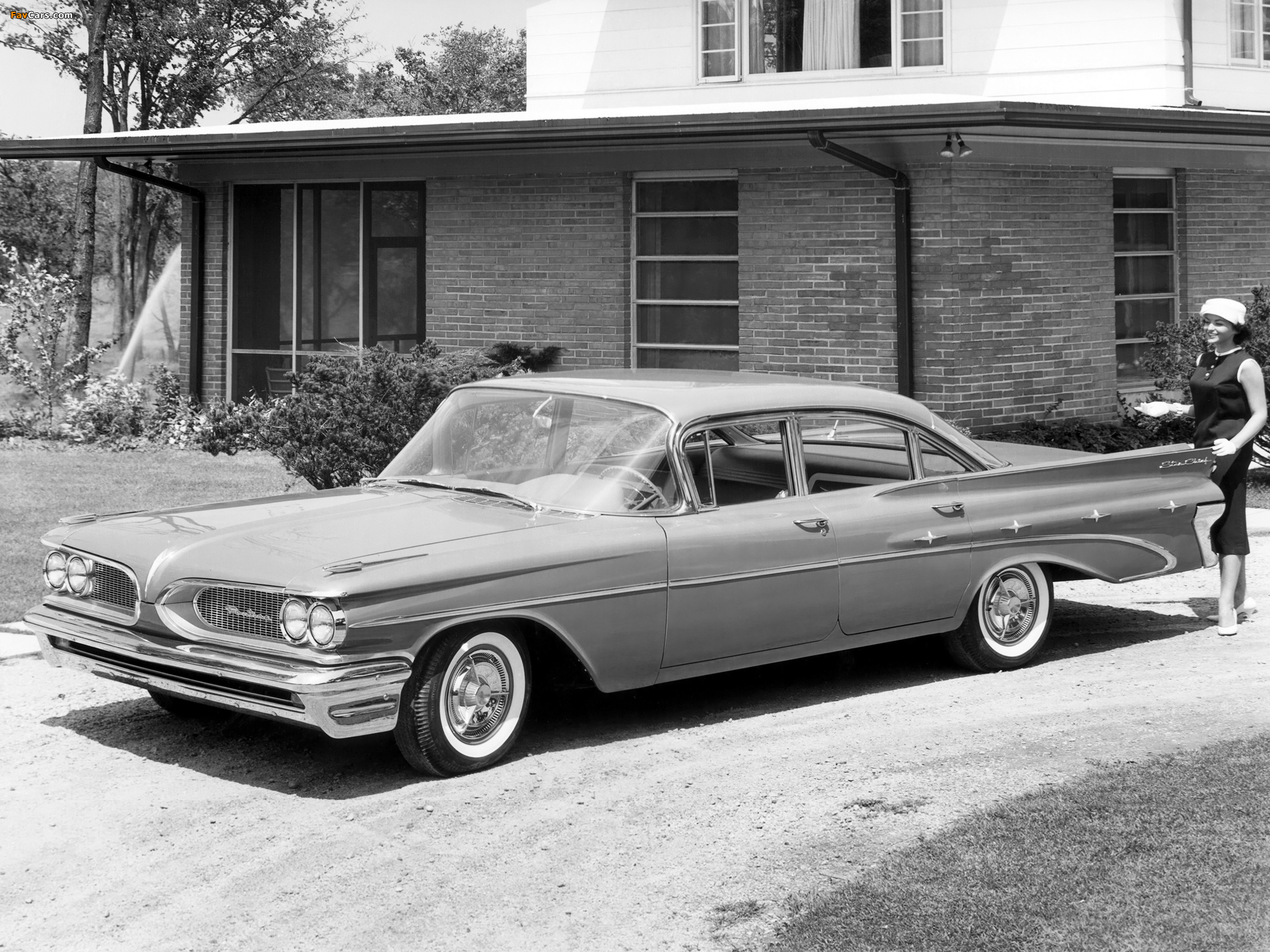Pictures of Pontiac Custom Star Chief 4-door Sedan (2419) 1959 (2048 x 1536)