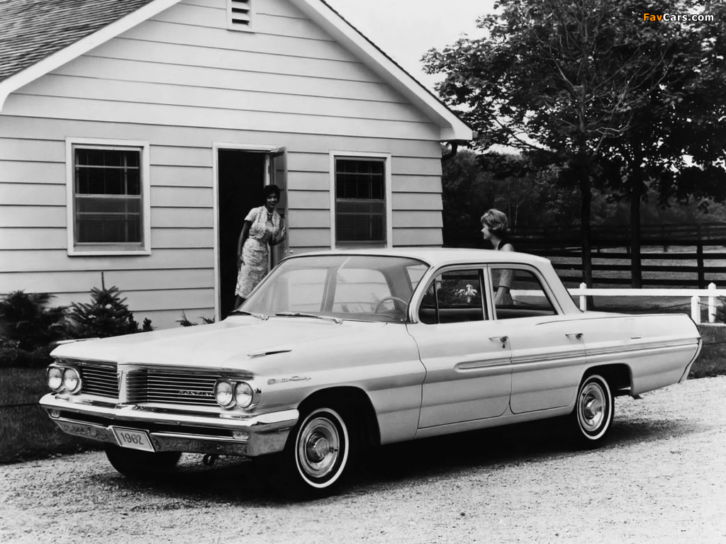 Pontiac Strato Chief 4-door Sedan 1962 pictures (1024 x 768)