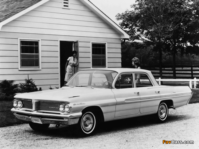 Pontiac Strato Chief 4-door Sedan 1962 pictures (640 x 480)