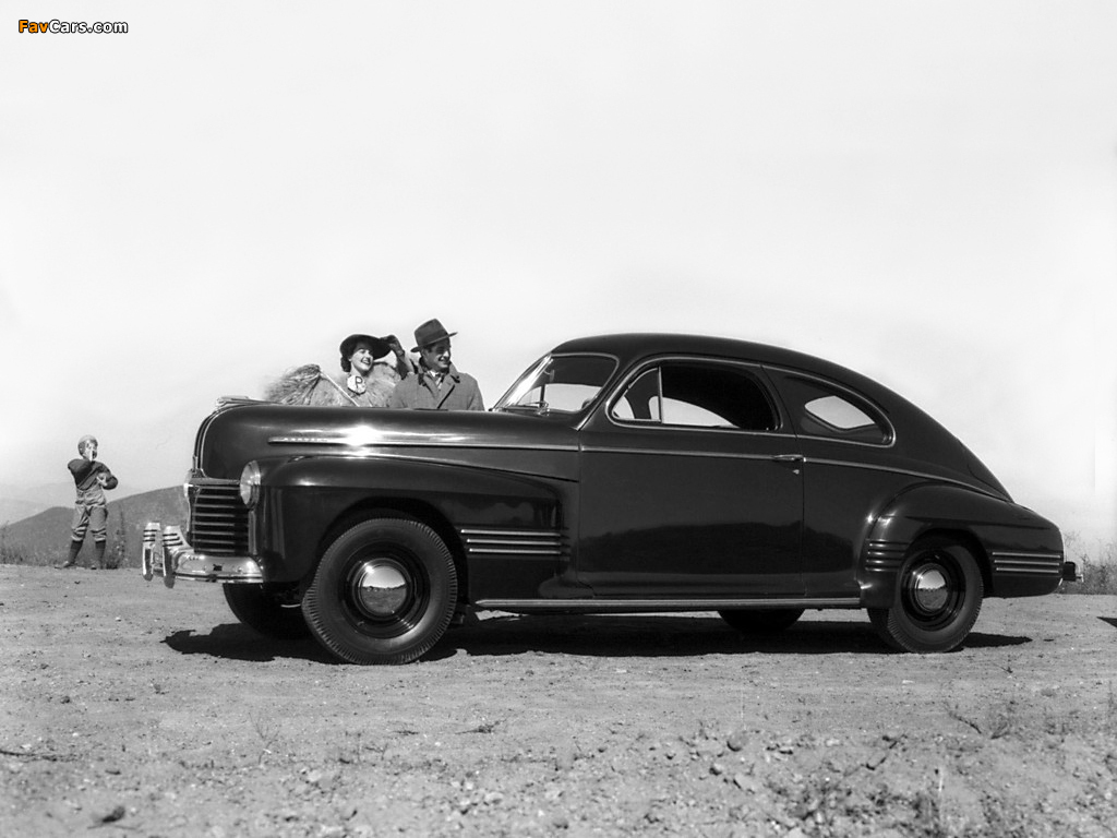 Pictures of Pontiac Streamliner Six Sedan Coupe (2627) 1941 (1024 x 768)