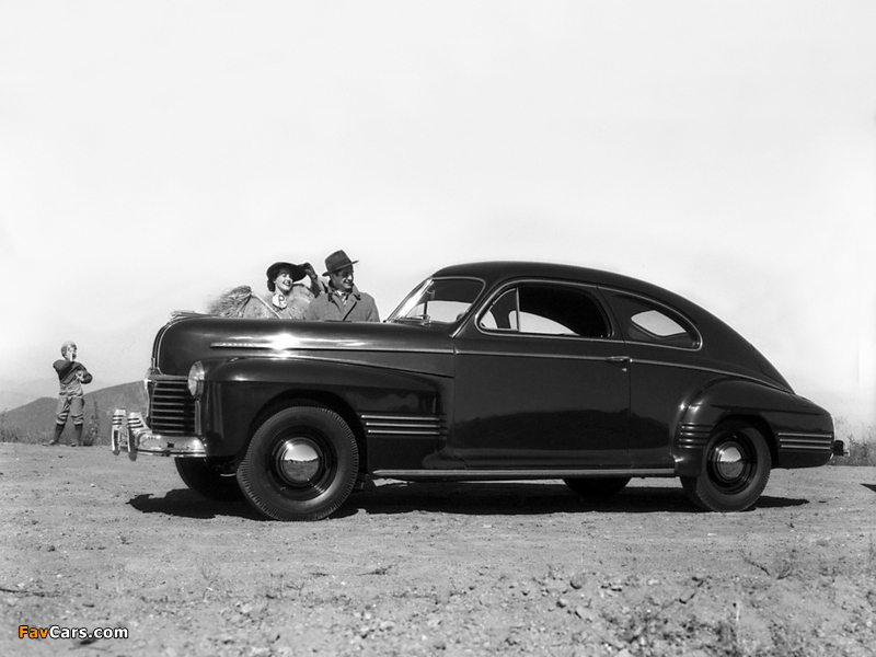 Pictures of Pontiac Streamliner Six Sedan Coupe (2627) 1941 (800 x 600)